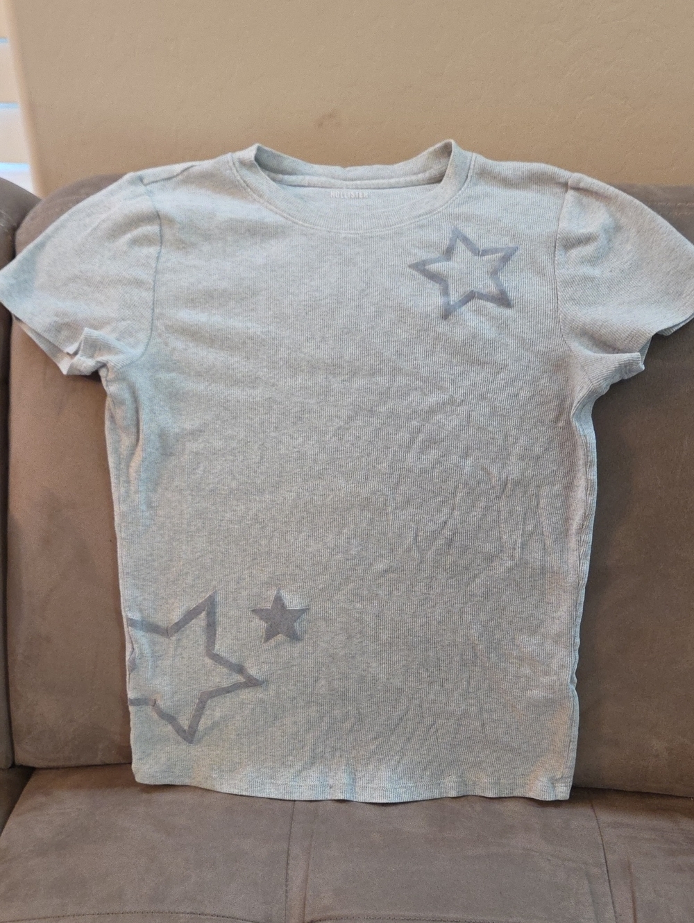Hollister Light Gray Star Graphic Short Sleeve Tee